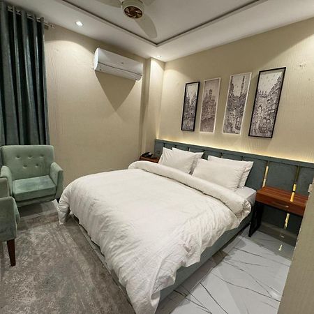 Shelton Boulevard Hotel Lahore Esterno foto