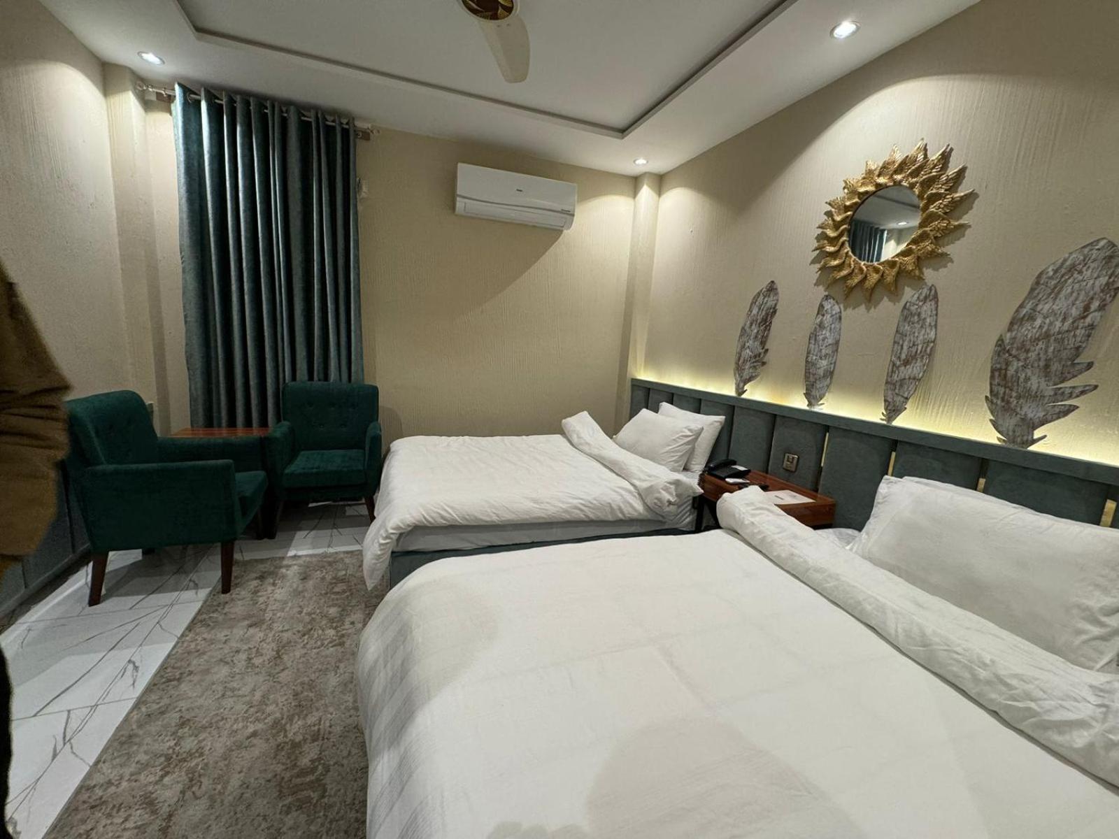 Shelton Boulevard Hotel Lahore Esterno foto
