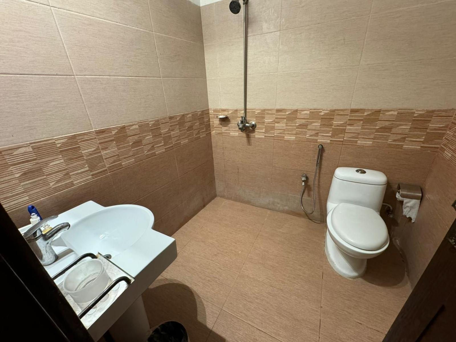 Shelton Boulevard Hotel Lahore Esterno foto