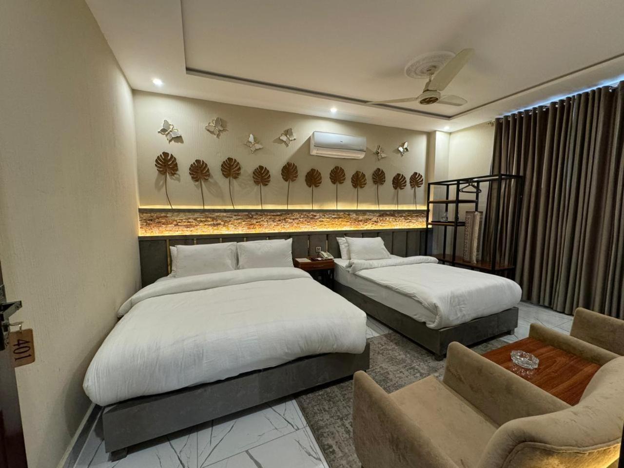 Shelton Boulevard Hotel Lahore Esterno foto