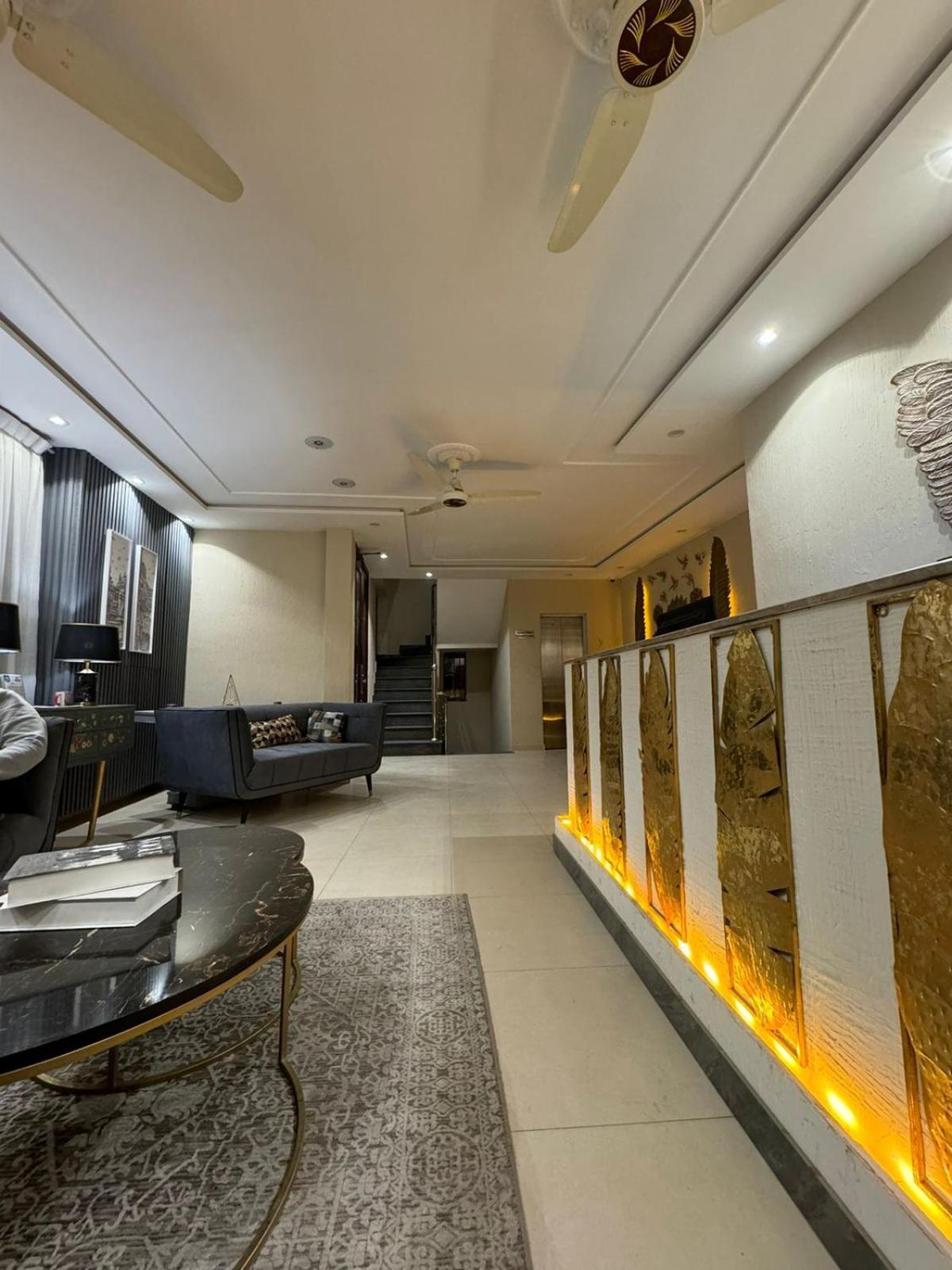 Shelton Boulevard Hotel Lahore Esterno foto