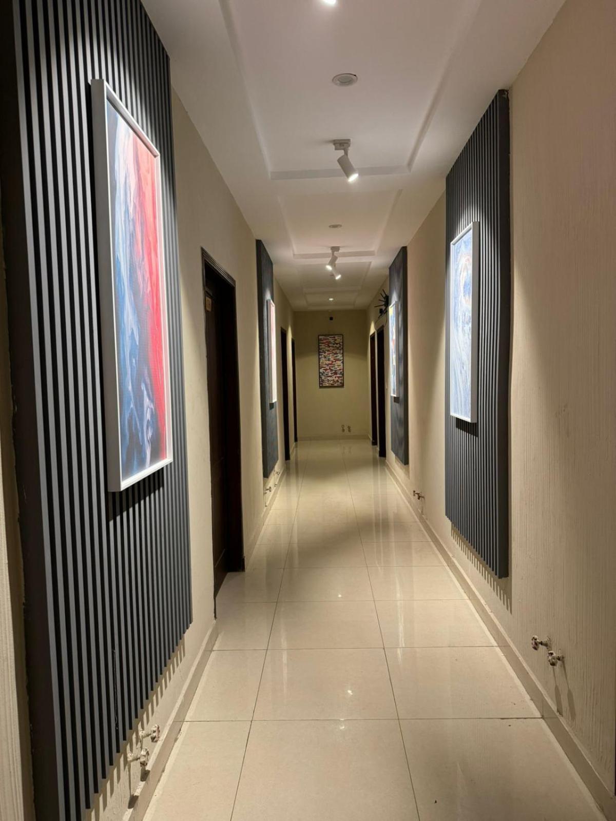 Shelton Boulevard Hotel Lahore Esterno foto