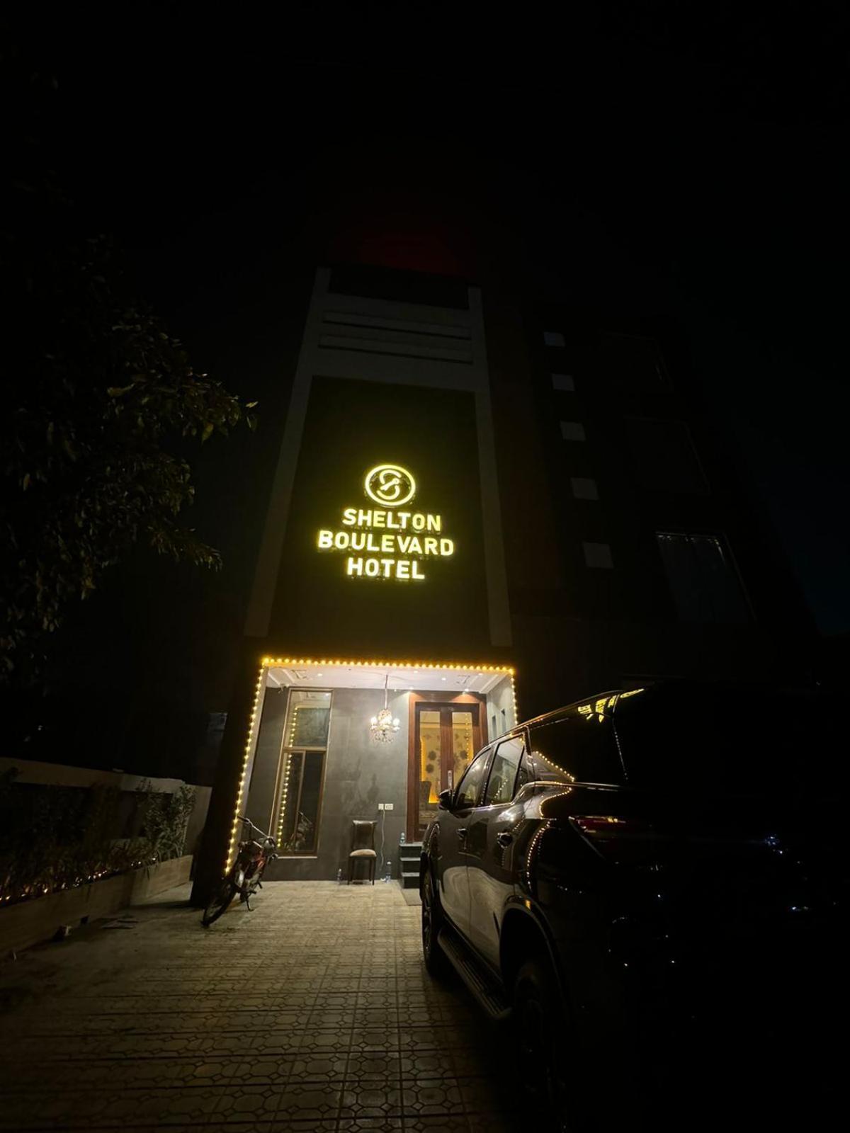 Shelton Boulevard Hotel Lahore Esterno foto